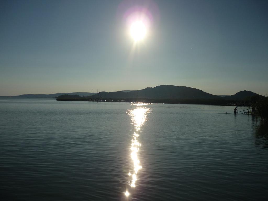 Готель Balaton Eldorado Camping Бадаксонітьордемік Екстер'єр фото