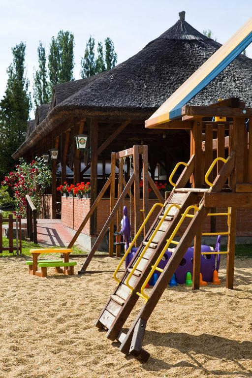 Готель Balaton Eldorado Camping Бадаксонітьордемік Екстер'єр фото